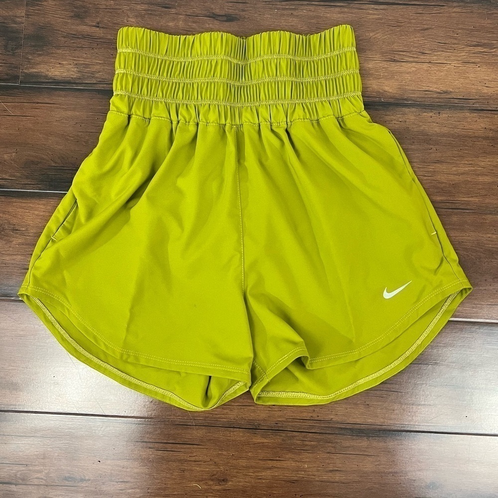 NWT - Nike One Dri-FIT Ultra High-Waisted 3" Brief-Lined Shorts - Size XS - Picture 3 of 9